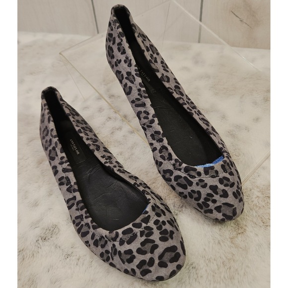 Ann Taylor Shoes - Ann Taylor Women's Gray Cheetah Leather Ballet Flats 7M Slip-on Career Mob‎ Wife
